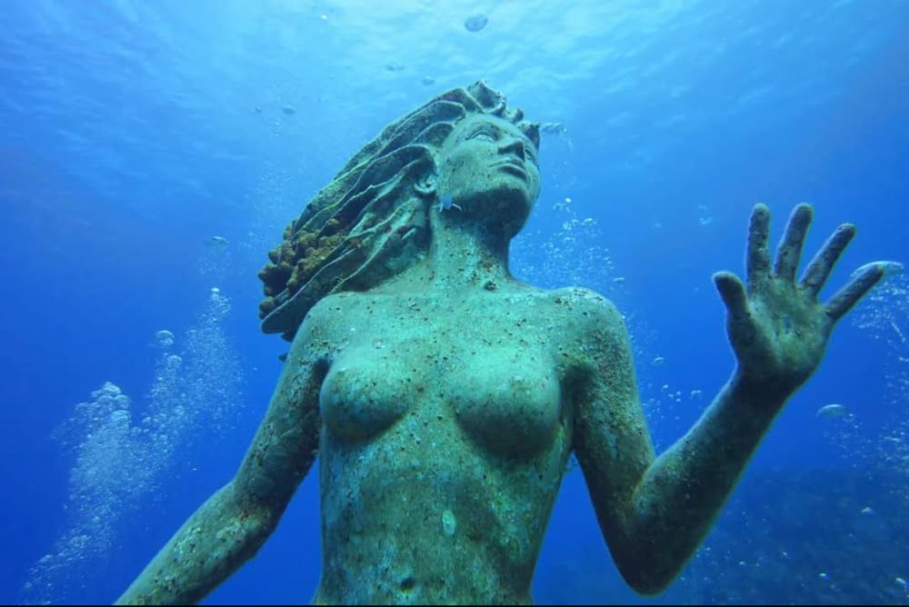 underwater sculpture